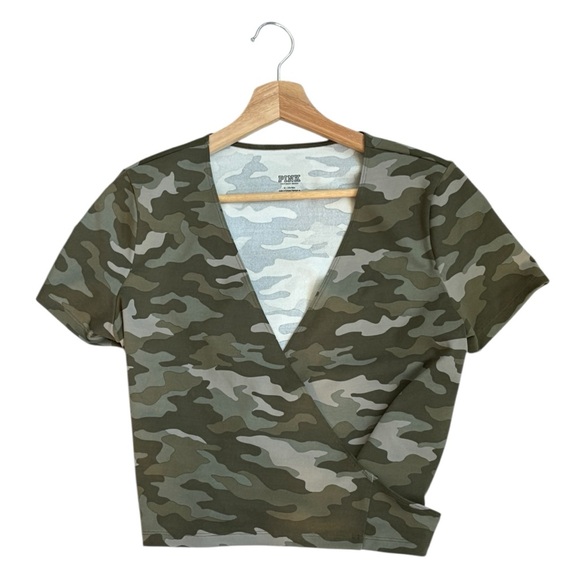 PINK Victoria’s Secret Ultimate Wrap Top Womens Medium Green Camo Athletic Top - Picture 3 of 9